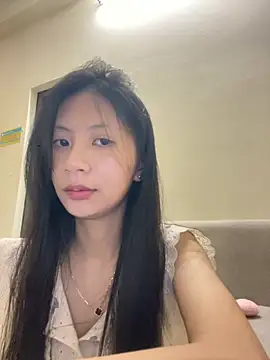 Snapshot of Lil-Gi chatting on 10-02-25, 04:14 Lil-Gi online show from 10-02-25, 04:14