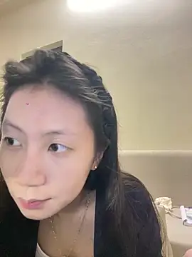 Snapshot of Lil-Gi chatting on 10-06-25, 02:03 Lil-Gi online show from 10-06-25, 02:03