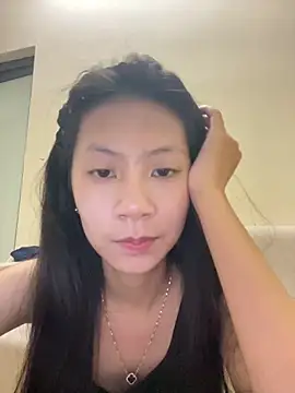 Snapshot of Lil-Gi chatting on 10-08-25, 02:58 Lil-Gi online show from 10-08-25, 02:58