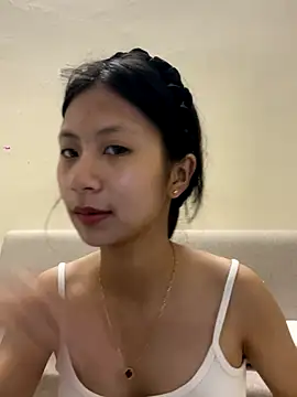 Snapshot of Lil-Gi chatting on 10-11-25, 03:32 Lil-Gi online show from 10-11-25, 03:32