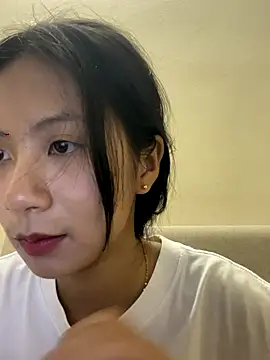 Snapshot of Lil-Gi chatting on 10-20-25, 03:34 Lil-Gi online show from 10-20-25, 03:34