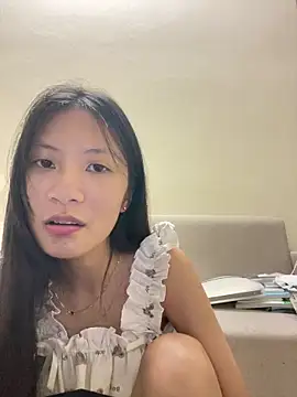 Snapshot of Lil-Gi chatting on 10-30-25, 03:35 Lil-Gi online show from 10-30-25, 03:35