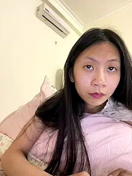 Snapshot of Lil-Gi chatting on 11-11-25, 03:56 Lil-Gi online show from 11-11-25, 03:56