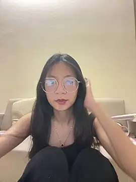 Snapshot of Lil-Gi chatting on 11-13-25, 03:55 Lil-Gi online show from 11-13-25, 03:55