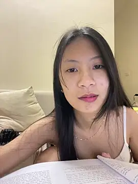 Snapshot of Lil-Gi chatting on 11-14-25, 03:44 Lil-Gi online show from 11-14-25, 03:44