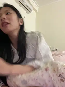 Snapshot of Lil-Gi chatting on 11-16-25, 04:56 Lil-Gi online show from 11-16-25, 04:56