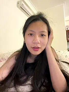 Snapshot of Lil-Gi chatting on 11-25-25, 04:40 Lil-Gi online show from 11-25-25, 04:40