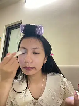 Snapshot of Lil-Gi chatting on 12-15-25, 03:05 Lil-Gi online show from 12-15-25, 03:05