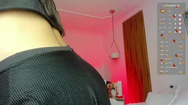 Snapshot of NicolWhite chatting on 09-18-25, 12:07 NicolWhite online show from 09-18-25, 12:07