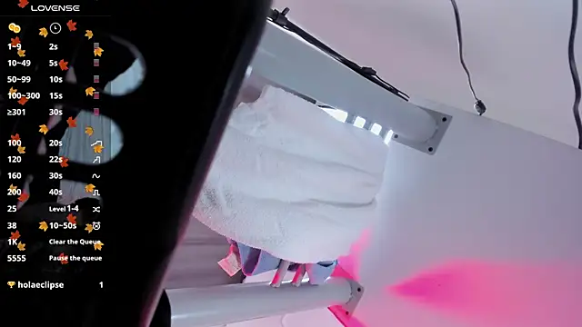 Snapshot of NicolWhite chatting on 10-31-25, 12:17 NicolWhite online show from 10-31-25, 12:17