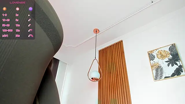 Snapshot of NicolWhite chatting on 11-18-25, 12:09 NicolWhite online show from 11-18-25, 12:09