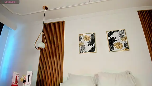 Snapshot of NicolWhite chatting on 01-11-26, 12:43 NicolWhite online show from 01-11-26, 12:43