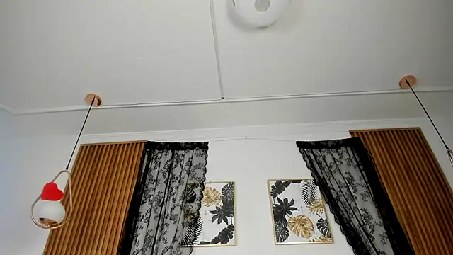 Snapshot of NicolWhite chatting on 03-02-26, 12:56 NicolWhite online show from 03-02-26, 12:56