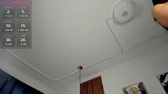 Snapshot of NicolWhite chatting on 03-12-26, 01:06 NicolWhite online show from 03-12-26, 01:06