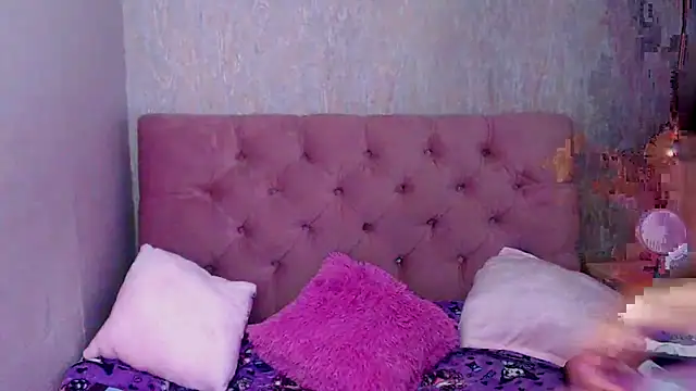 Snapshot of laurenelove chatting on 09-09-25, 03:06 laurenelove online show from 09-09-25, 03:06