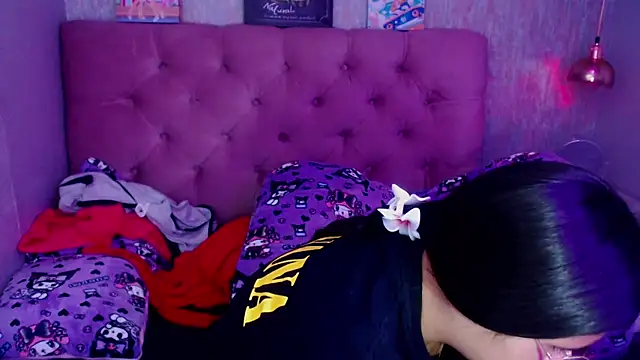 Snapshot of laurenelove chatting on 09-10-25, 02:17 laurenelove online show from 09-10-25, 02:17