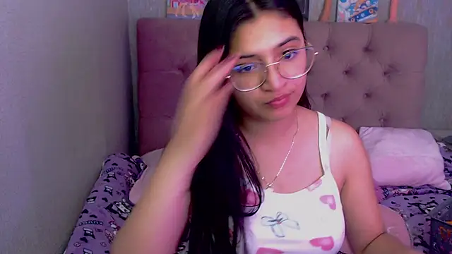 Snapshot of laurenelove chatting on 09-11-25, 02:55 laurenelove online show from 09-11-25, 02:55