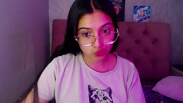 Snapshot of laurenelove chatting on 09-14-25, 12:32 laurenelove online show from 09-14-25, 12:32