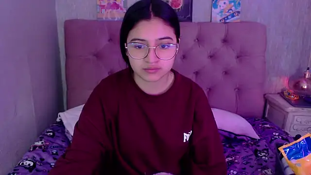 Snapshot of laurenelove chatting on 09-17-25, 03:19 laurenelove online show from 09-17-25, 03:19