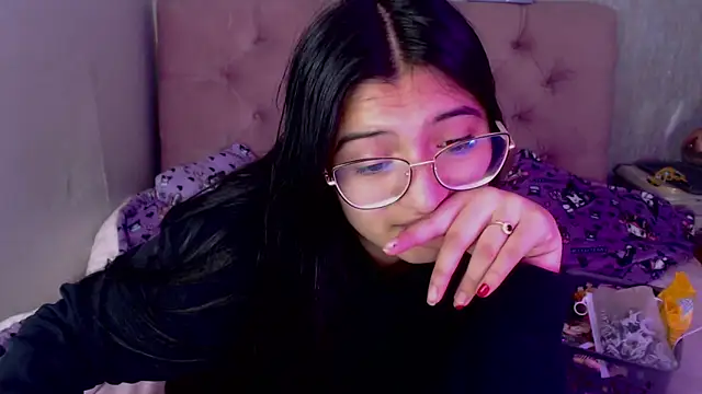 Snapshot of laurenelove chatting on 09-23-25, 03:42 laurenelove online show from 09-23-25, 03:42