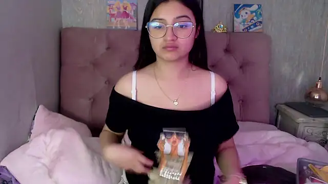 Snapshot of laurenelove chatting on 09-26-25, 04:38 laurenelove online show from 09-26-25, 04:38