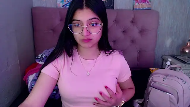 Snapshot of laurenelove chatting on 10-08-25, 02:20 laurenelove online show from 10-08-25, 02:20