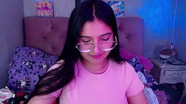 Snapshot of laurenelove chatting on 10-12-25, 02:54 laurenelove online show from 10-12-25, 02:54