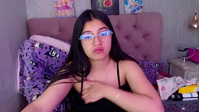 Snapshot of laurenelove chatting on 10-24-25, 04:20 laurenelove online show from 10-24-25, 04:20