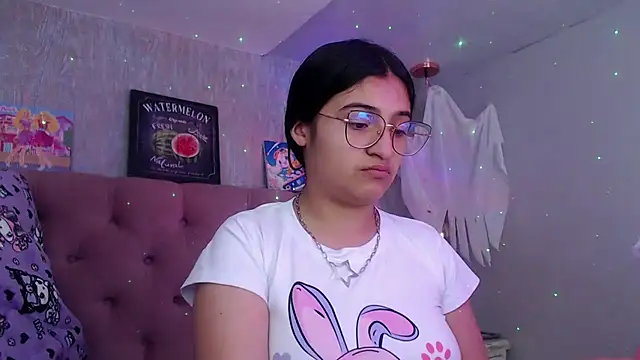 Snapshot of laurenelove chatting on 10-28-25, 03:21 laurenelove online show from 10-28-25, 03:21