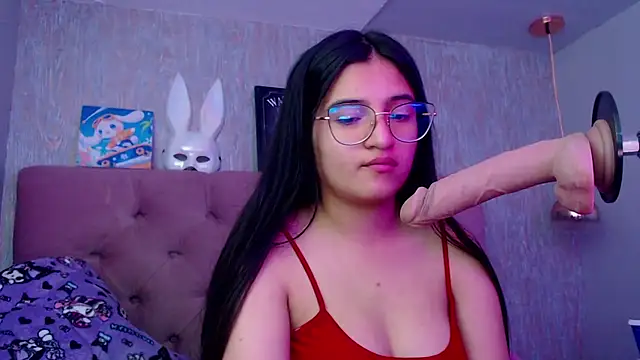 Snapshot of laurenelove chatting on 11-13-25, 04:00 laurenelove online show from 11-13-25, 04:00