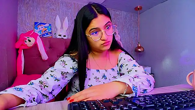 Snapshot of laurenelove chatting on 11-26-25, 04:02 laurenelove online show from 11-26-25, 04:02