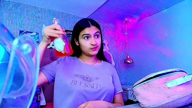 Snapshot of laurenelove chatting on 11-28-25, 03:31 laurenelove online show from 11-28-25, 03:31