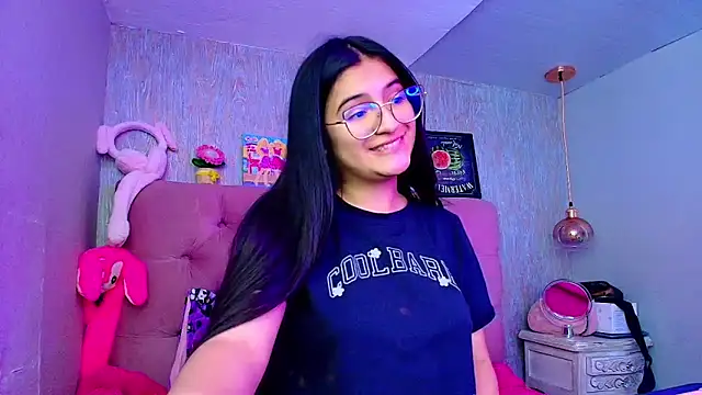 Snapshot of laurenelove chatting on 12-19-25, 03:24 laurenelove online show from 12-19-25, 03:24