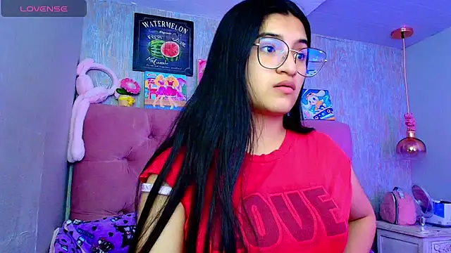 Snapshot of laurenelove chatting on 01-08-26, 01:52 laurenelove online show from 01-08-26, 01:52