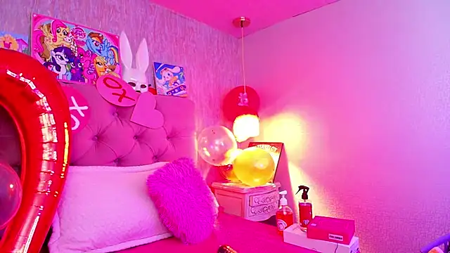 Snapshot of laurenelove chatting on 02-13-26, 03:46 laurenelove online show from 02-13-26, 03:46