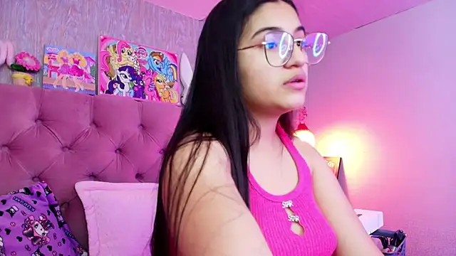 Snapshot of laurenelove chatting on 02-19-26, 03:46 laurenelove online show from 02-19-26, 03:46