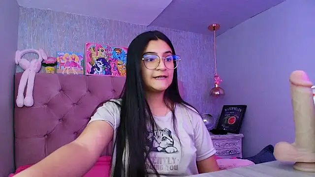 Snapshot of laurenelove chatting on 03-13-26, 03:35 laurenelove online show from 03-13-26, 03:35