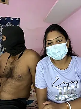 Snapshot of Lovlycouple1 chatting on 10-06-25, 05:54 Lovlycouple1 online show from 10-06-25, 05:54