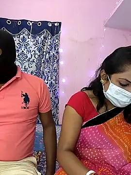 Snapshot of Lovlycouple1 chatting on 10-16-25, 04:52 Lovlycouple1 online show from 10-16-25, 04:52