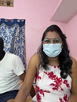 Snapshot of Lovlycouple1 chatting on 10-23-25, 05:33 Lovlycouple1 online show from 10-23-25, 05:33