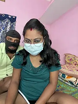 Snapshot of Lovlycouple1 chatting on 10-28-25, 05:59 Lovlycouple1 online show from 10-28-25, 05:59