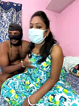 Snapshot of Lovlycouple1 chatting on 11-09-25, 05:44 Lovlycouple1 online show from 11-09-25, 05:44