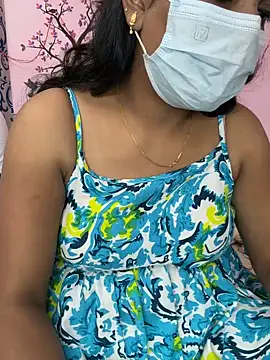 Snapshot of Lovlycouple1 chatting on 12-21-25, 04:36 Lovlycouple1 online show from 12-21-25, 04:36