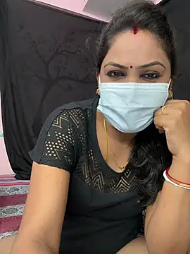 Snapshot of Lovlycouple1 chatting on 02-01-26, 05:00 Lovlycouple1 online show from 02-01-26, 05:00