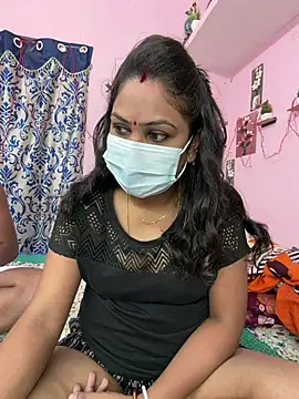 Snapshot of Lovlycouple1 chatting on 02-06-26, 03:22 Lovlycouple1 online show from 02-06-26, 03:22