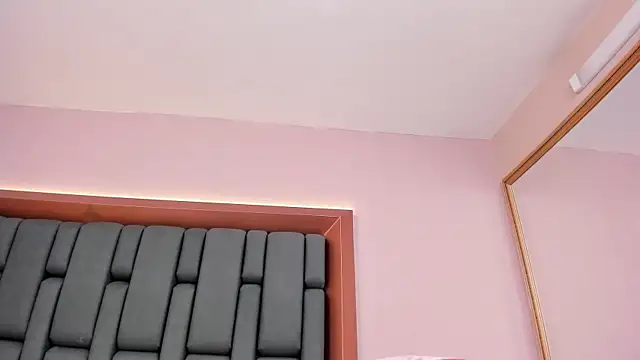 LisaMendez online show from 11-12-25, 04:02