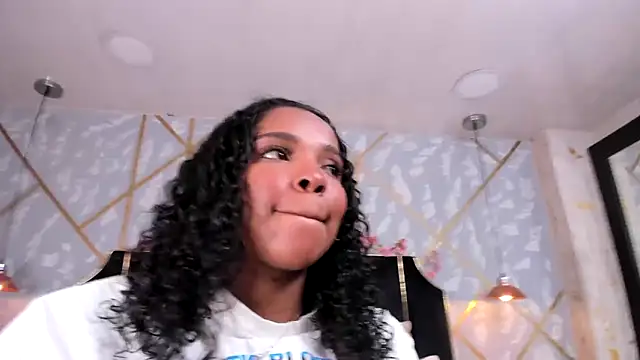 LisaMendez online show from 05-01-26, 03:44