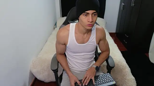 Snapshot of stylish_men chatting on 10-19-25, 12:28 stylish men online show from 10-19-25, 12:28