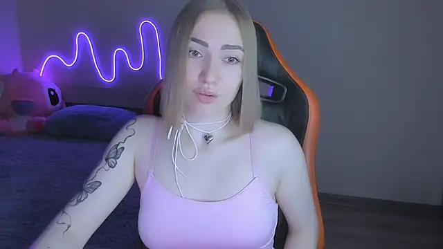 LaraKrein lk online show from 11-14-25, 01:43