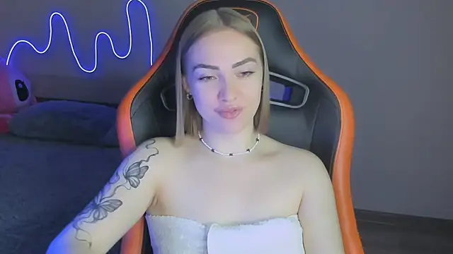 LaraKrein lk online show from 11-16-25, 01:49